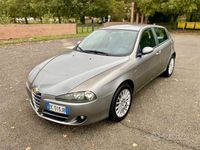 Usata Alfa Romeo 147 Distinctive 104 CV (76 kW) 2006 Marrone Utilitaria
