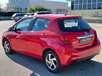 Usata Toyota Yaris Lounge 69 CV (50 kW) 2015 Rosso Berlina