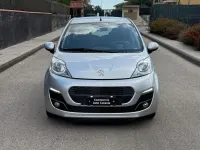 Usata Peugeot 107 68 CV (50 kW) 2012 Argento Utilitaria