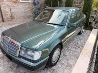 Usata Mercedes E200 122 CV (89 kW) 1991 Verde Berlina