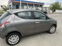 Usata Lancia Ypsilon 80 CV (58 kW) 2014 Argento Utilitaria