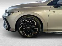 Usata VW Golf VIII R-line Plus 116 CV (85 kW) 2025 Argento Utilitaria