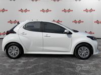 Usata Toyota Yaris Hybrid Active 116 CV (85 kW) 2021 Bianco Berlina