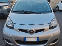 Usata Toyota Aygo Connect Style 70 CV (51 kW) 2011 Grigio Utilitaria