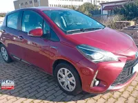 Usata Toyota Yaris Hybrid Active 73 CV (53 kW) 2019 Rosso Berlina