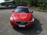 Usata Volvo V40 Kinetic 120 CV (88 kW) 2017 Rosso Utilitaria