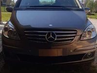 Usata Mercedes 200 140 CV (102 kW) 2008 Argento Monovolume