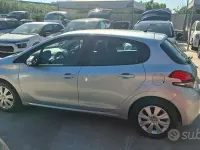 Usata Peugeot 208 68 CV (50 kW) 2016 Grigio Utilitaria