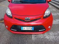 Usata Toyota Aygo Connect Style 68 CV (50 kW) 2014 Rosso Utilitaria