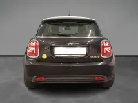 Usata Mini Cooper SE Classic 135 kW (184 CV) 2023 Midnight black ii Utilitaria