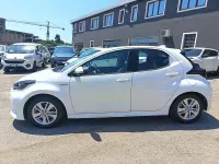 Usata Toyota Yaris Hybrid Lounge 92 CV (67 kW) 2021 Bianco Berlina