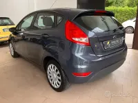 Usata Ford Fiesta 82 CV (60 kW) 2011 Blu Berlina