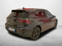 Usata VW Golf VIII Life 116 CV (85 kW) 2022 Grigio Berlina