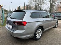 Usata VW Passat Business 150 CV (110 kW) 2023 Grigio Station wagon
