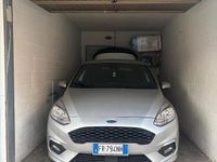 Usata Ford Fiesta 125 CV (91 kW) 2018 Grigio Utilitaria