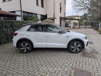 Usata VW T-Roc R-line Plus 150 CV (110 kW) 2024 Pure white con tetto black met SUV