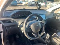 Usata Peugeot 208 Active 82 CV (60 kW) 2015 Bianco Utilitaria