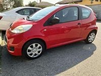 Usata Peugeot 107 Active 68 CV (50 kW) 2009 Rosso Utilitaria