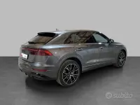 Usata Audi Q8 S-Line 286 CV (210 kW) 2025 Grigio daytona perlato SUV