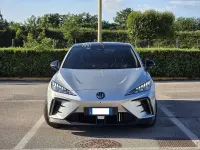 Usata MG MG4 EV Luxury 150 kW (204 CV) 2023 Argento Utilitaria