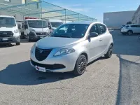 Usata Lancia Ypsilon 69 CV (50 kW) 2015 Argento Utilitaria