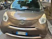 Usata Toyota iQ Lounge 68 CV (50 kW) 2011 Grigio Utilitaria
