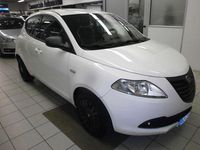 Usata Lancia Ypsilon 69 CV (50 kW) 2015 Bianco Utilitaria