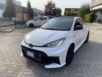 Usata Toyota Yaris 280 CV (205 kW) 2024 Bianco Utilitaria