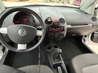Usata VW Beetle Cabriolet 105 CV (77 kW) 2009 Argento Cabrio