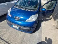 Usata Peugeot 107 68 CV (50 kW) 2005 Bluazzurro Utilitaria