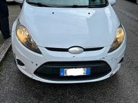 Usata Ford Fiesta Titanium 96 CV (70 kW) 2010 Bianco Utilitaria