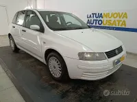 Usata Fiat Stilo Dynamic 103 CV (75 kW) 2004 Grigio metallizzato Berlina