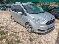 Usata Ford Tourneo Courier Titanium 95 CV (69 kW) 2017 Argento Monovolume