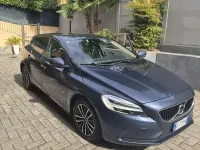 Usata Volvo V40 Momentum 120 CV (88 kW) 2017 Bluazzurro Berlina