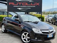 Usata Opel Tigra Sport 69 CV (50 kW) 2006 Nero Cabrio