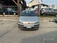 Usata Fiat Punto 80 CV (58 kW) 2002 Argento Utilitaria