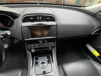 Usata Jaguar XE 200 CV (147 kW) 2017 Grigio Berlina