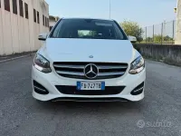 Usata Mercedes A180 Premium 109 CV (80 kW) 2015 Bianco Utilitaria