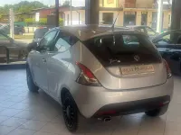 Usata Lancia Ypsilon 69 CV (50 kW) 2015 Argento Utilitaria