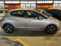 Usata Peugeot 208 Allure 82 CV (60 kW) 2014 Viola Utilitaria