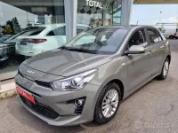 Usata Kia Rio Style 101 CV (74 kW) 2022 Grigio metallizzato Berlina
