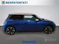 Usata Mini Cooper Favoured 135 kW (184 CV) 2024 Blu/azzurro Utilitaria