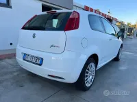 Usata Fiat Grande Punto Dynamic 65 CV (47 kW) 2008 Bianco Utilitaria