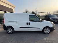 Usata Fiat Doblò S 105 CV (77 kW) 2022 Bianco Monovolume