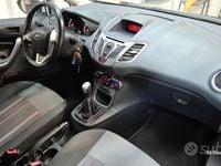 Usata Ford Fiesta 92 CV (67 kW) 2010 Bianco Berlina