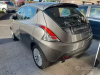 Usata Lancia Ypsilon Gold 95 CV (69 kW) 2015 Grigio Utilitaria