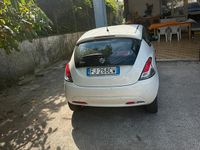 Usata Lancia Ypsilon Gold 69 CV (50 kW) 2017 Bianco Utilitaria