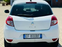 Usata Renault Clio III 75 CV (55 kW) 2010 Bianco Berlina