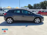 Usata Opel Astra 140 CV (102 kW) 2013 Grigio Berlina