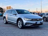 Usata VW Passat Alltrack 200 CV (147 kW) 2022 Argento Station wagon